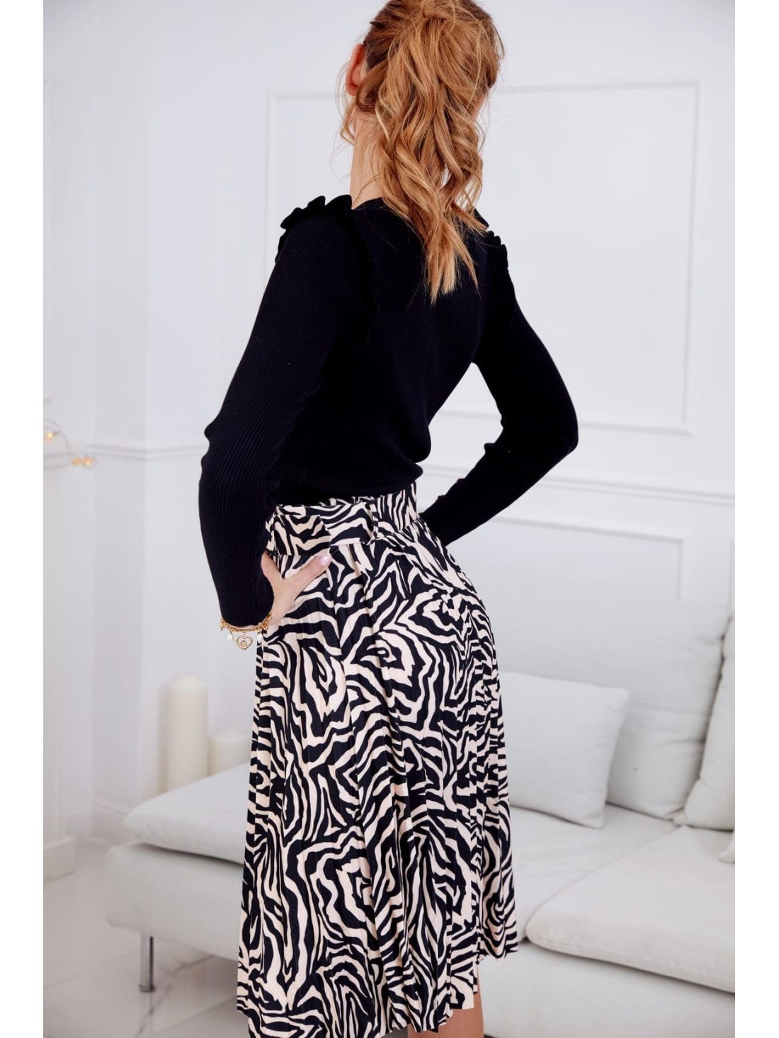 Pleated skirt with a belt, black and beige 3333 - Online store - Boutique